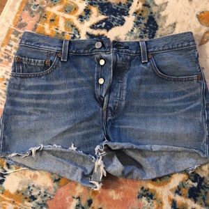 Levi 501 cut off shorts